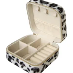 Miny Korut Ja Kellot^Korurasia Vetoketjulla