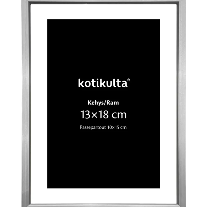 valokuvakehys-kotikulta-13-x-1-DdOzDdWD-0.webp Kotikulta Sisustustaulut Ja -kehykset-Valokuvakehys 13 X 18 Cm Alumiinia Hopea